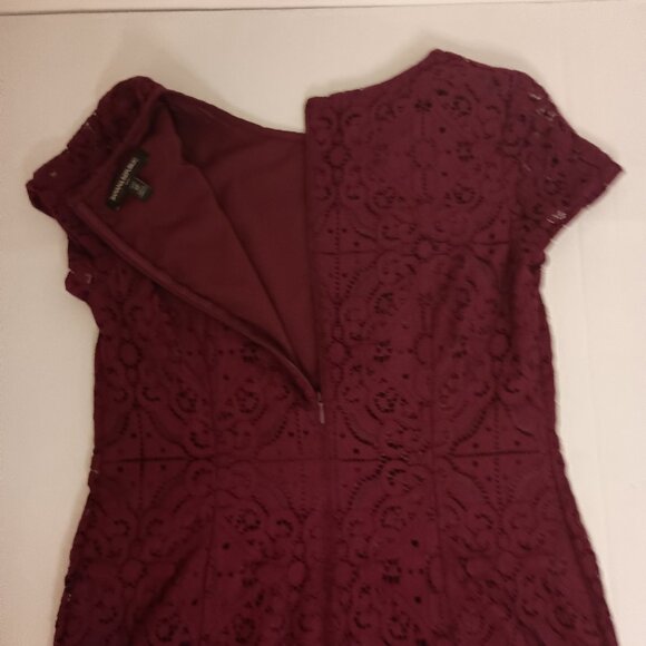 Banana Republic Women’s Maroon Lace Cap Sleeve Sheath Dress Size 4P - Picture 6 of 13